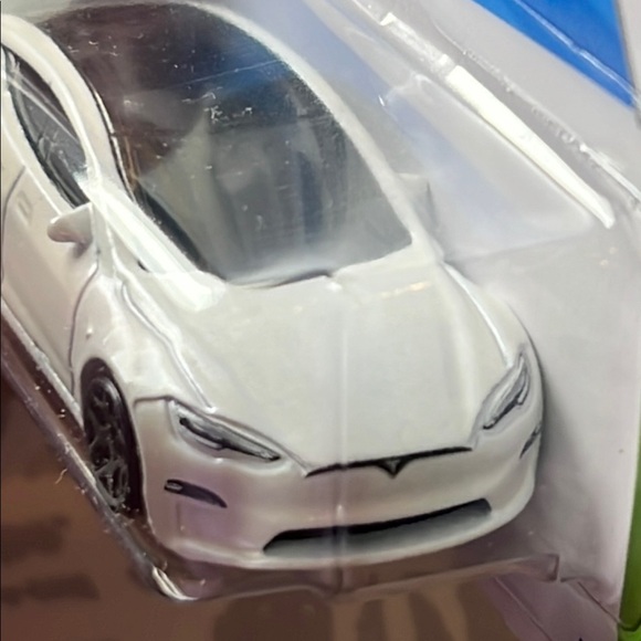 Hot Wheels-  Tesla Model S Plaid - White - Picture 8 of 16